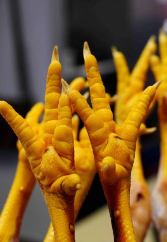92 People Sick from Salmonella in Raw Chicken, Says CDC